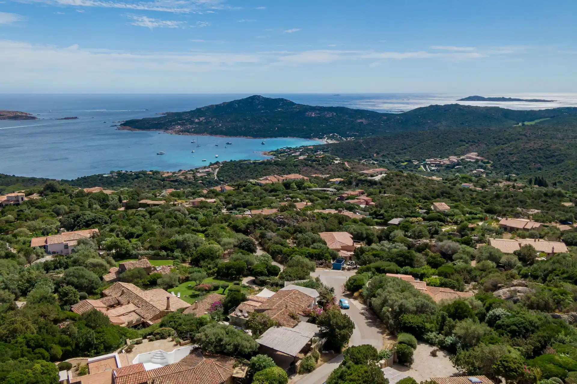 Porto Cervo baia turchese dall'alto